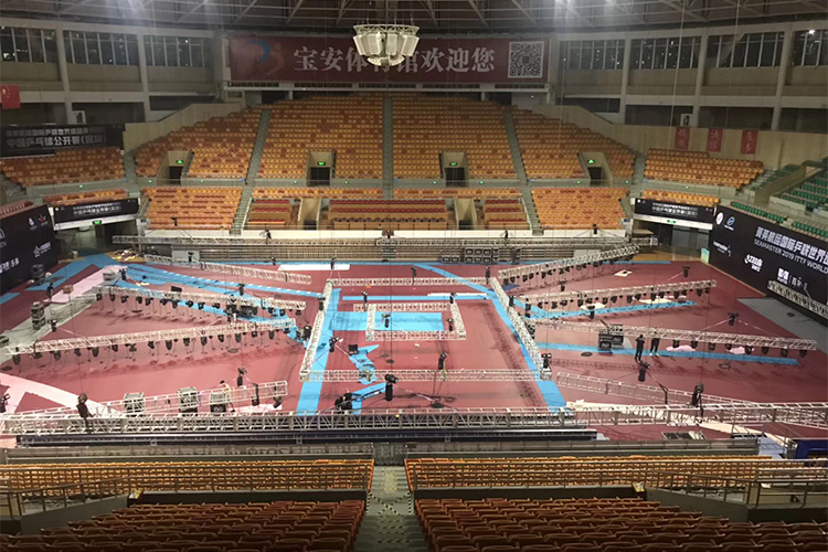 寶安體育館位于深圳市新中心區(qū)城市景觀主軸線上，是新中心區(qū)三大標(biāo)志性建筑之一。寶安區(qū)體育中心是寶安區(qū)政府投資興建的綜合公益性體育場(chǎng)地設(shè)施，包括體育館、體育場(chǎng)、游泳場(chǎng)館，總投資規(guī)模約16.93 億元 人民幣，總占地面積約21.33 萬(wàn)平方米，主要設(shè)施有：全民健身廣場(chǎng)、羽毛球館、室內(nèi)外籃球場(chǎng)、室內(nèi)外旅游場(chǎng)館、網(wǎng)球場(chǎng)、足球場(chǎng)、 田徑場(chǎng)地。